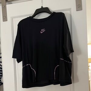Nike Cropped Tee in Black